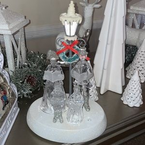 NEW Singing Carolers Glass look Christmas Holiday Ornament Plays music Lights up